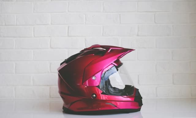 Read more about the article Non dimenticare di indossare il casco